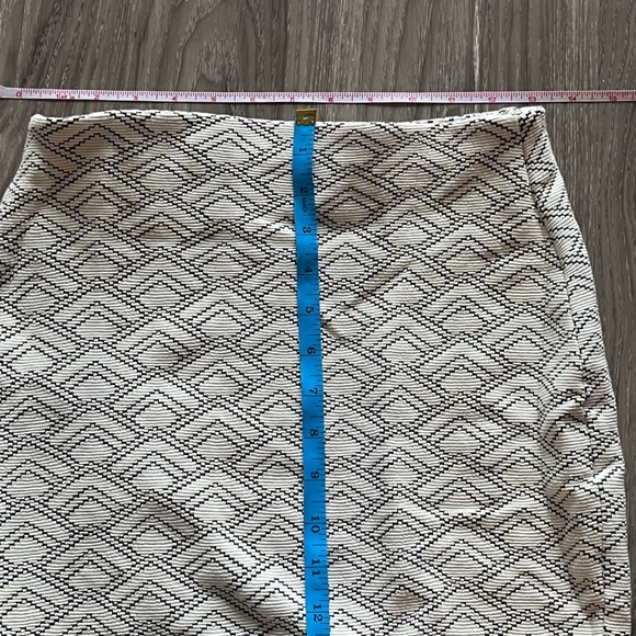 🚫SOLD🚫NWT Women’s Express Patterned Pencil Skirt - Picture 3 of 6